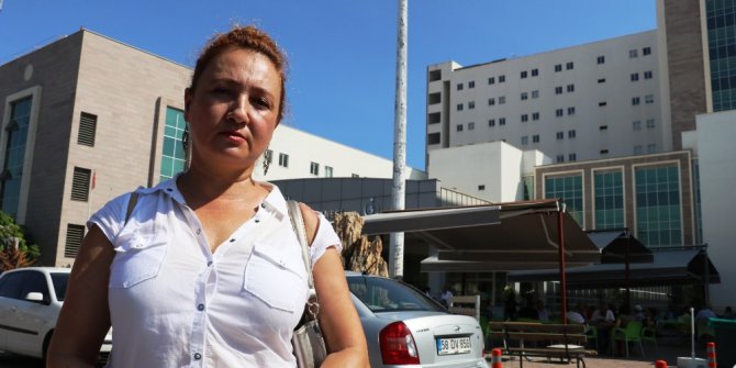 Kedisi otomobilin altında kalan kadın doktor çılgına döndü