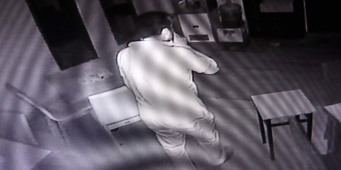 Korkan hırsız kendini susturdu