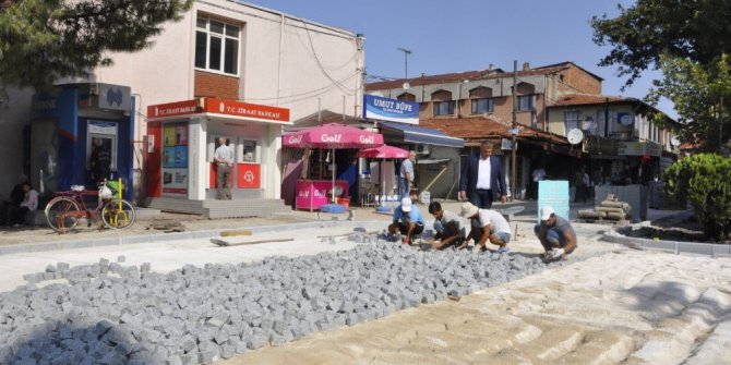 Yeni Cami önüne yeni meydan