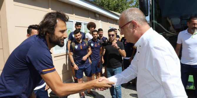 Sezonun ilk maçına dualarla uğurlandılar