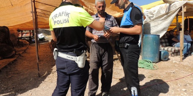 Bayramda çocuklar tanımadıklara evlere şeker toplamaya gitmesin