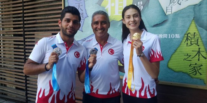 Açıköğretim öğrencileri madalyaları topladı