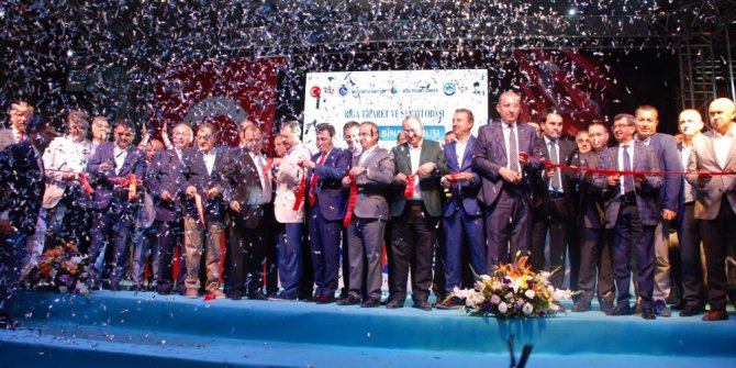 Hisarcıklıoğlu, Biga TSO’nun yeni hizmet binasının açılışına katıldı.