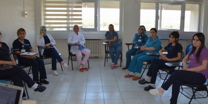 DÜ’de bebek bekleyen annelere bilgilendirme sınıfı açıldı