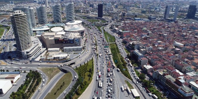 İstanbul’da bayram trafiği havadan görüntülendi