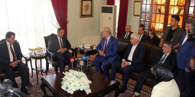 Çevre ve Şehircilik Bakanı Mehmet Özhaseki: