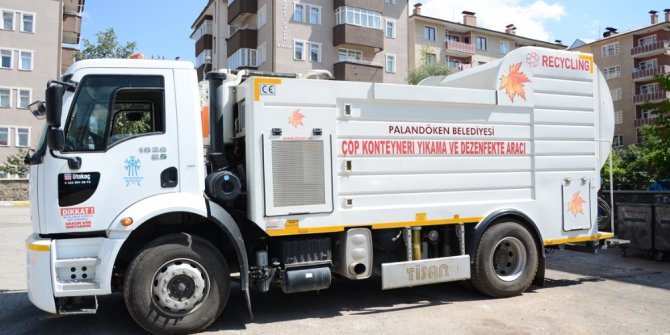 Palandöken Belediyesi, çöp konteyneri yıkama ve dezenfekte aracını hizmete soktu
