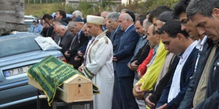 Sinop’ta Yangında Ölen Yaşlı Adam Toprağa Verildi