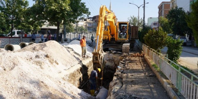 Sakarya Caddesinde altyapı çalışmaları devam ediyor