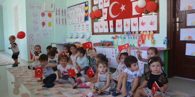 Minik yıldızların ilk sergisi beğeni topladı