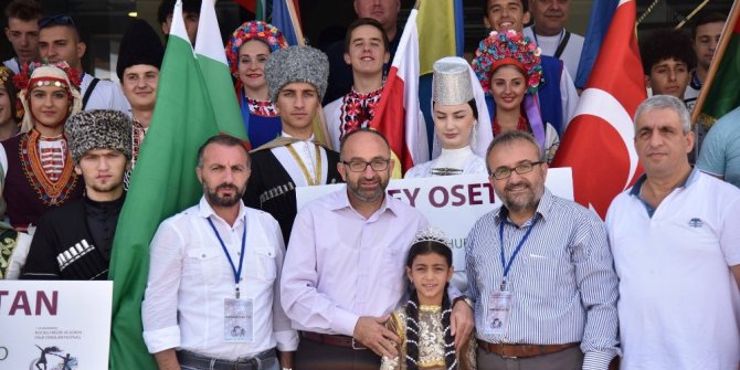 Yurt dışından gelen heyet Başkan Üzülmez’i ziyaret etti