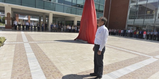 Mustafa Kemal Atatürk’ün bronz heykelinin açılışı yapıldı