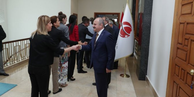 Vali Çakacak, valilik personeli ile bayramlaştı