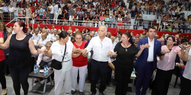 Bayraklı’da coşkulu bayramlaşma