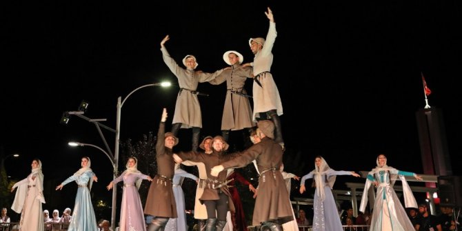 17 ülkeden gelen 600 konuk, Körfez’e renk kattı