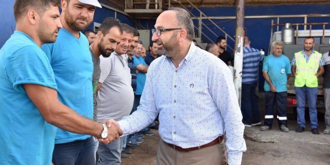 Başkan Üzülmez, personeliyle bayramlaştı