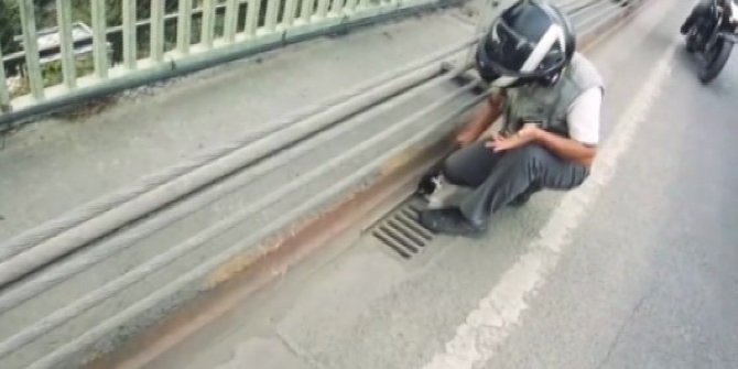 Motorcuların kedi kurtarma operasyonu