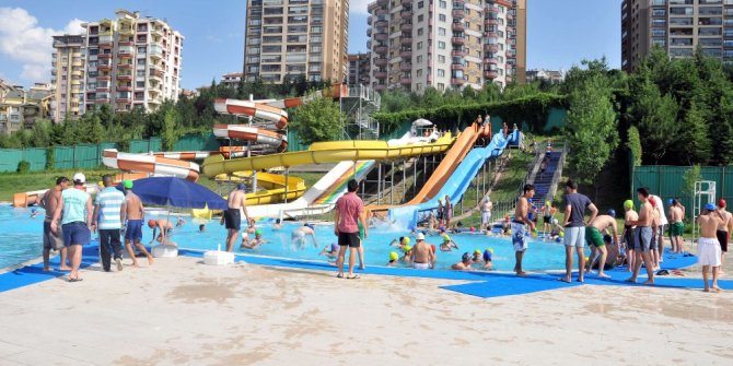 Keçiörenliler sıcaklarda havuzun tadını çıkardı