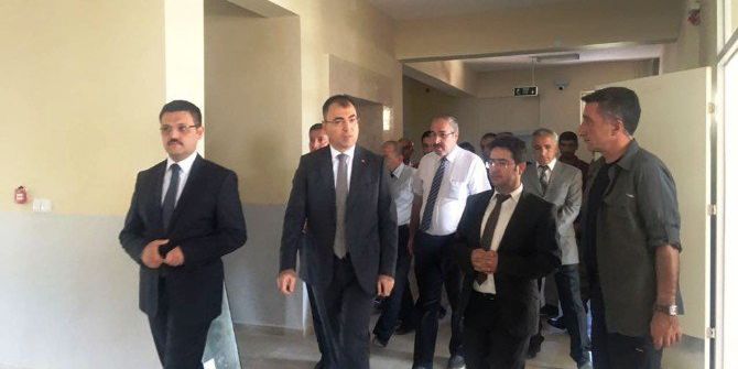 Vali Toprak Okulda İnceleme Yaptı