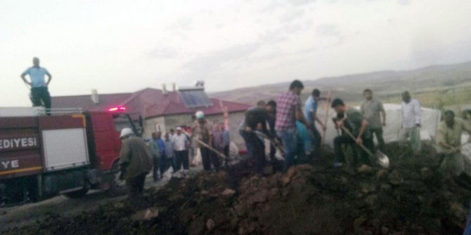 Köyde çıkan yangın korkuttu