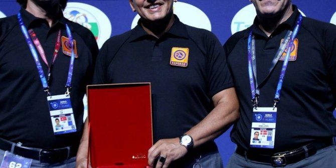 Milli Güreş Hakemimiz Sadettin Yücel’e Altın Düdük