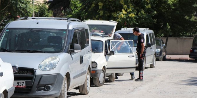 Otomobildeki gaz kaçağı paniğe neden oldu
