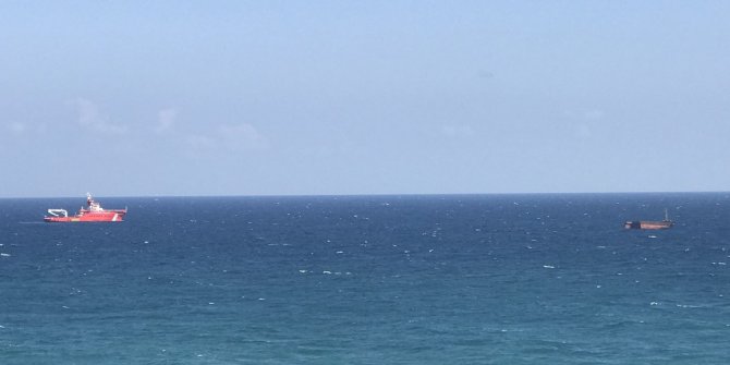 Sarıyer Kilyos açıklarında yük gemisi ortadan ikiye ayrıldı