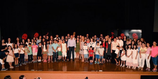 Tiyatro kursiyerleri sertifikalarını aldı