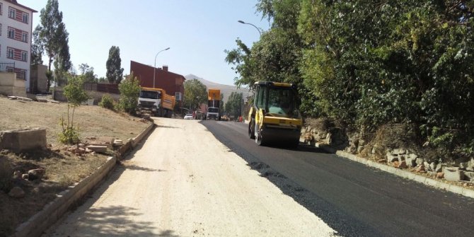 Tekman’da asfalt çalışması