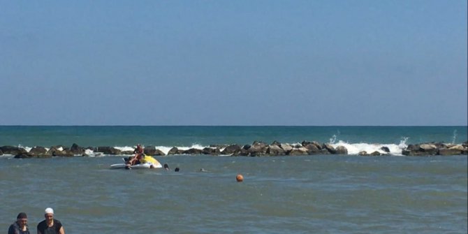 Dalgalarla boğuşan iki genç kız jetski ile kurtarıldı