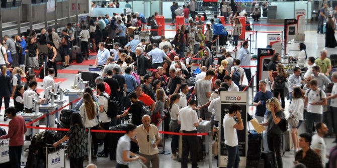 Atatürk Havalimanında bayram yoğunluğu devam ediyor