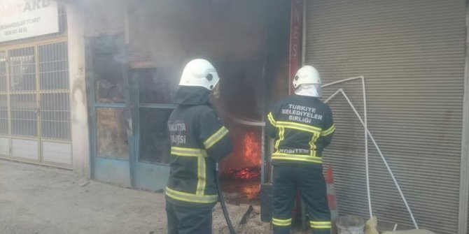 İş yerinde çıkan yangın maddi hasara neden oldu