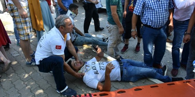 Ağaca çarpan otomobilde can pazarı