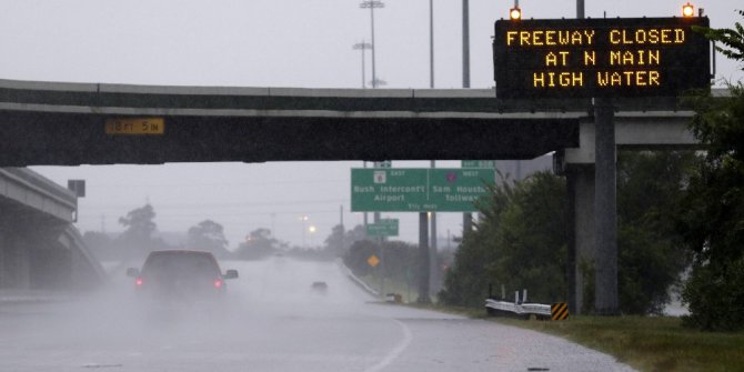 Houston kenti sular altında kaldı