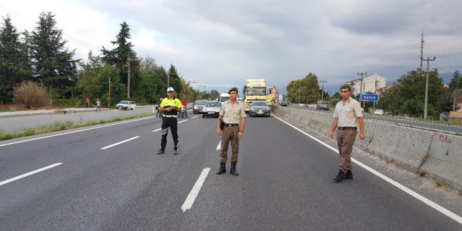 Tırın lastikleri alev alev yandı, D-100’de trafik durdu