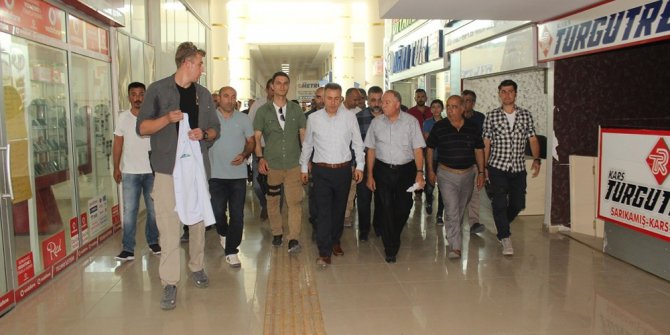 Vali Elban otogardaki esnafın şikayet ve önerilerini dinledi