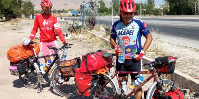 İranlı bisikletçilerin 40 günlük turu başladı