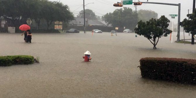 Houston’da kasırga felaketi yaşanıyor