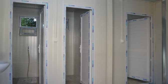 Çarşı merkezine yeni tuvalet ve lavabolar yerleştirildi