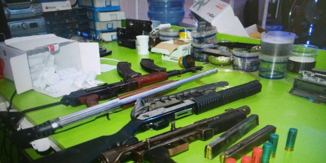 Uyuşturucu operasyonunda cephanelik bulundu