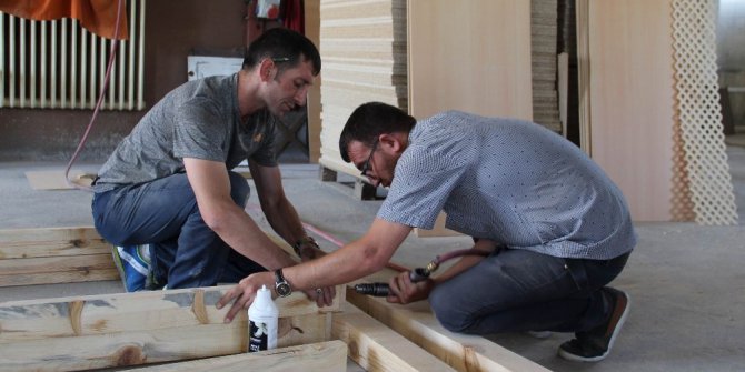 Mahkumlar hem üretiyor hem kazanıyor