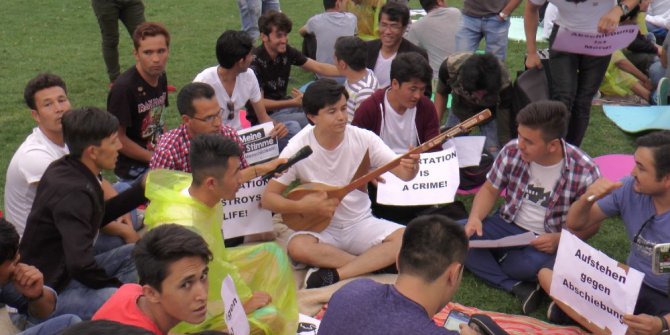 Viyana’da Afganistanlı sığınmacıların oturma eylemi devam ediyor