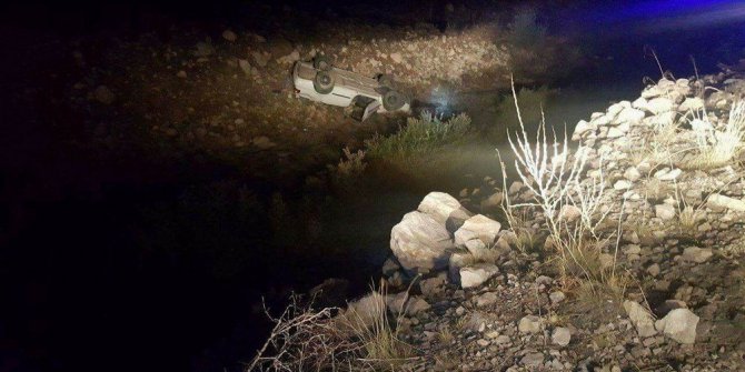 Sivas’ta otomobil uçuruma yuvarlandı: 3 yaralı