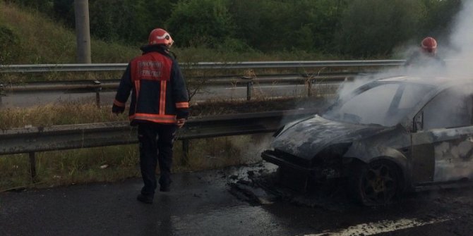 TEM otoyolunda otomobil küle döndü