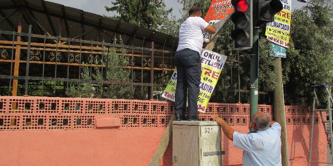 Zabıta, Gelişi Güzel Konulan Pano Ve Levhaları Kaldırdı