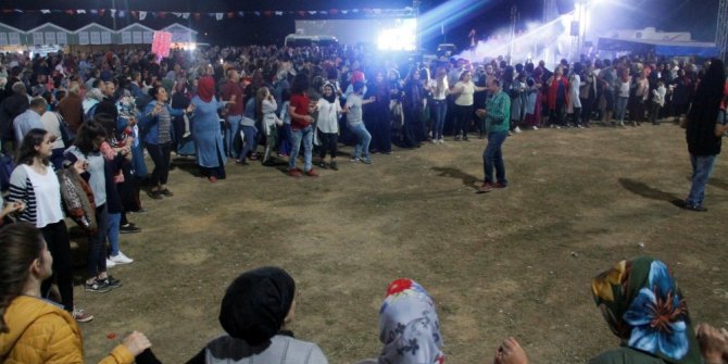 Kafkas Yaz Şenlikleri’nin finali horonla yapıldı