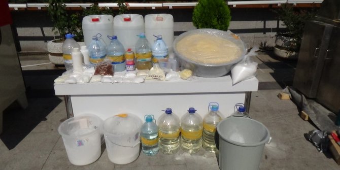 Aralarında anaokulu öğretmeninin de olduğu uyuşturucu şebekesi çökertildi