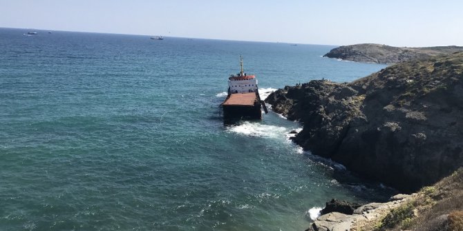 Sarıyer’de ikiye bölünen geminin ön kısmı battı