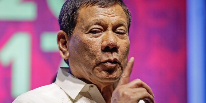 Duterte’den “Aptalları vurun” emri