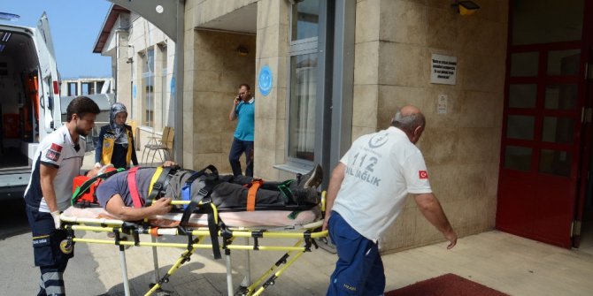 Duvar ören işçi 1,5 metreden düştü